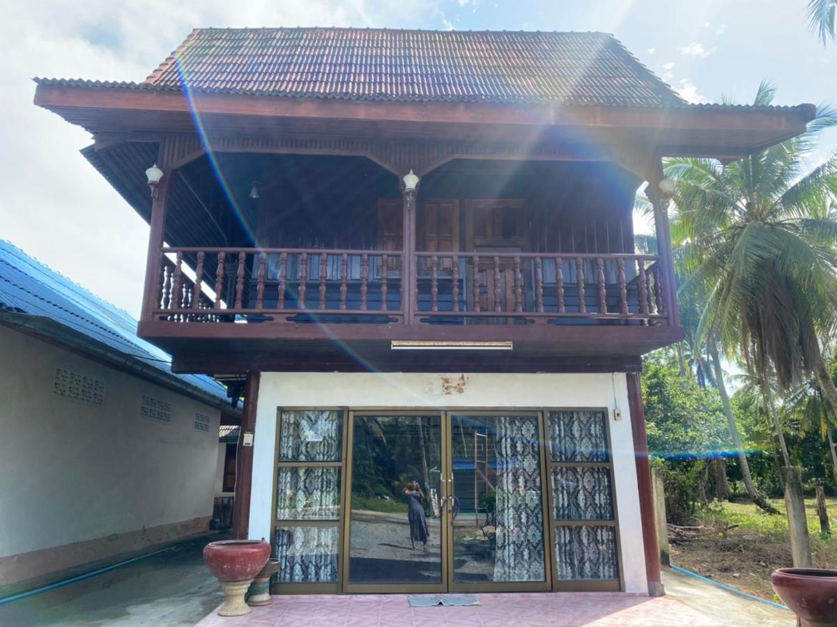 Reindeer House Wat Chedi Hotel Sichon Exterior photo